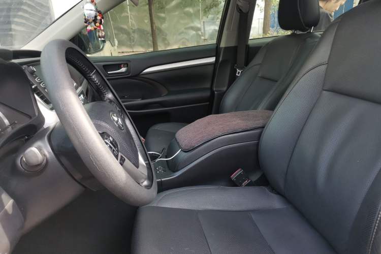 Used Toyota Highlander 2018 2.0T Four-Wheel Drive Luxury Edition 7 Seats China V Emission Standard Left Front Seat