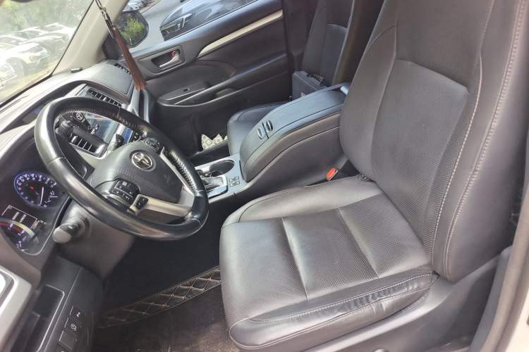 Used Toyota Highlander 2018 2.0T Four-Wheel Drive Luxury Edition 7 Seats China V Emission Standard Left Front Seat