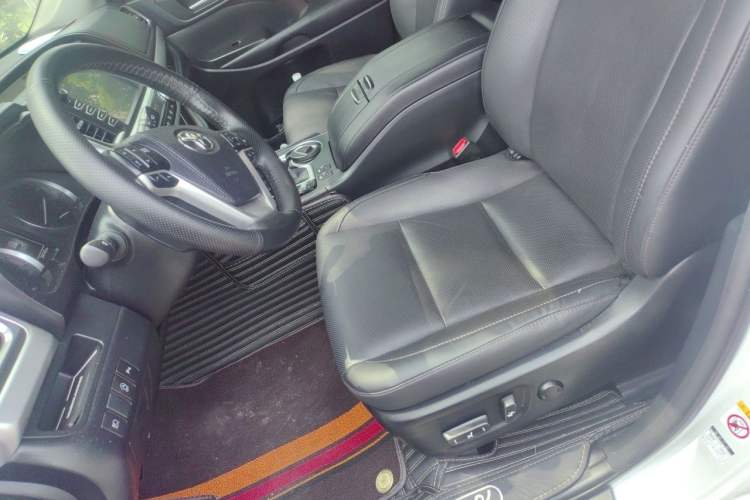 Used Toyota Highlander 2018 2.0T Two-Wheel-Drive Luxury Edition 7 Seats Emission Standard China V Left Front Seat