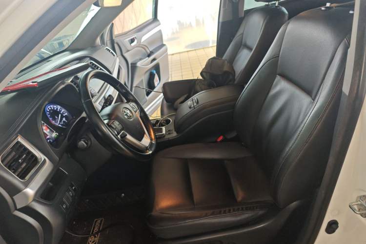Used Toyota Highlander 2018 2.0T Four-Wheel Drive Luxury Edition 7 Seats China V Emission Standard Left Front Seat
