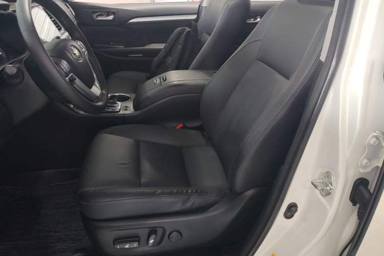 Used Toyota Highlander 2018 2.0T Four-Wheel Drive Luxury Edition 7 Seats China V Emission Standard Left Front Seat