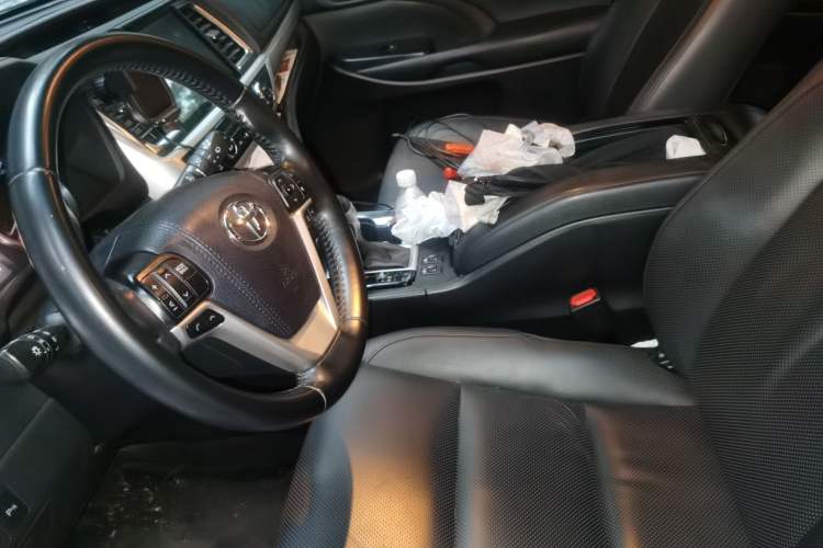 Used Toyota Highlander 2018 2.0T Four-Wheel Drive Luxury Edition 7 Seats China V Emission Standard Left Front Seat