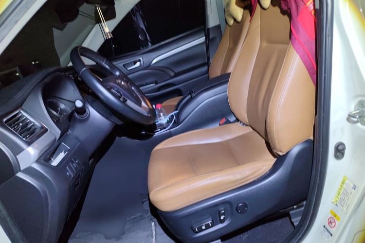 Used Toyota Highlander 2018 2.0T Four-Wheel Drive Knight Edition 7 Seats China VI Standard Left Front Seat