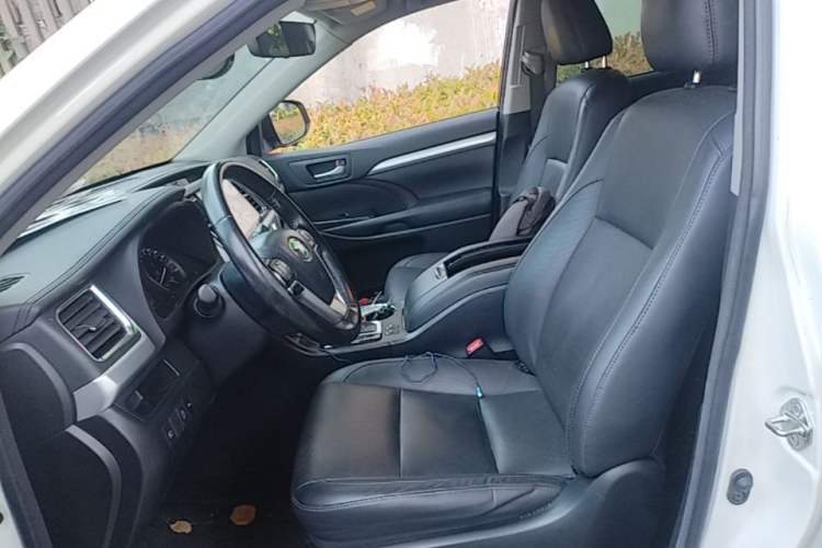 Used Toyota Highlander 2018 2.0T Two-Wheel-Drive Luxury Edition 7 Seats Emission Standard China V Left Front Seat