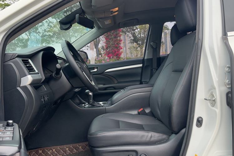 Used Toyota Highlander 2018 2.0T Four-Wheel Drive Luxury Edition 7 Seats China V Emission Standard Left Front Seat