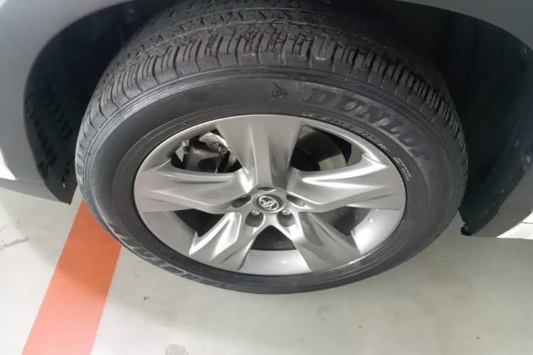 Used Toyota Highlander 2018 2.0T Four-Wheel Drive Luxury Version 7 Seats China VI Standard Left Front Wheel Hub