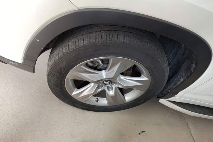 Used Toyota Highlander 2018 2.0T Four-Wheel Drive Luxury Version 7 Seats China VI Standard Left Front Wheel Hub
