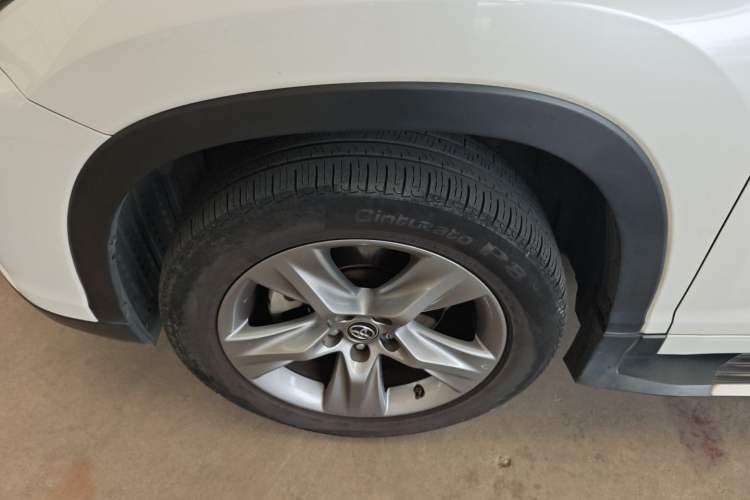 Used Toyota Highlander 2018 2.0T Two-Wheel-Drive Luxury Edition 7 Seats Emission Standard China V Left Front Wheel Hub