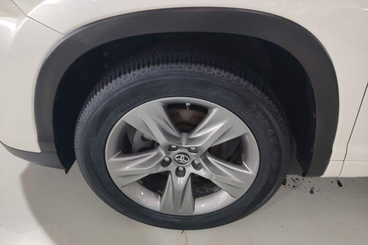 Used Toyota Highlander 2018 2.0T Four-Wheel Drive Luxury Edition 7 Seats China V Emission Standard Left Front Wheel Hub