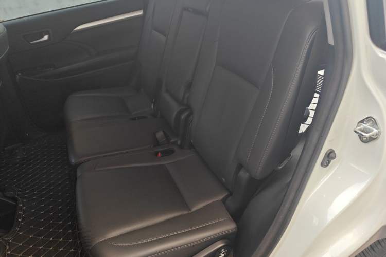 Used Toyota Highlander 2018 2.0T Four-Wheel Drive Luxury Edition 7 Seats China V Emission Standard Left Rear Seat