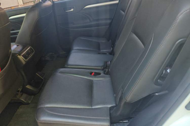 Used Toyota Highlander 2018 2.0T Four-Wheel Drive Luxury Version 7 Seats China VI Standard Left Rear Seat