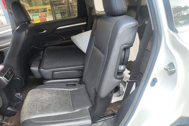Used Toyota Highlander 2018 2.0T Four-Wheel Drive Luxury Edition 7 Seats China V Emission Standard Left Rear Seat