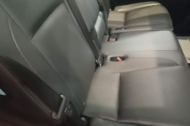 Used Toyota Highlander 2018 2.0T Four-Wheel Drive Luxury Version 7 Seats China VI Standard Left Rear Seat