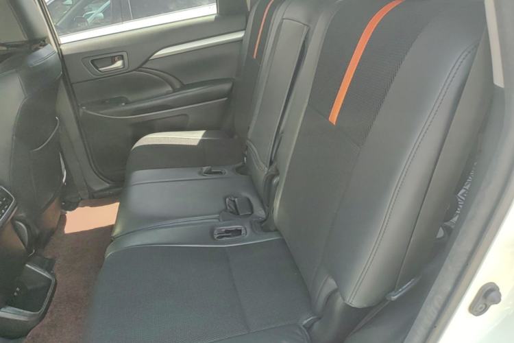 Used Toyota Highlander 2018 2.0T Four-Wheel Drive Prestige Version 7 Seats China V Emission Standard Left Rear Seat