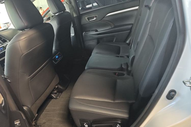 Used Toyota Highlander 2018 2.0T Four-Wheel Drive Luxury Version 7 Seats China VI Standard Left Rear Seat