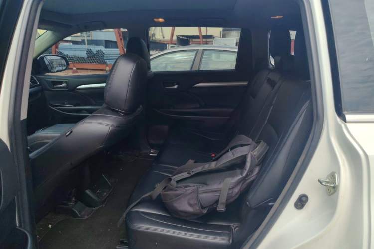 Used Toyota Highlander 2018 2.0T Two-Wheel-Drive Luxury Edition 7 Seats Emission Standard China V Left Rear Seat