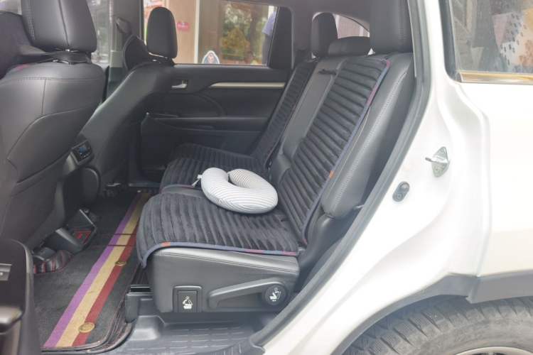 Used Toyota Highlander 2018 2.0T Four-Wheel Drive Prestige Version 7 Seats China V Emission Standard Left Rear Seat