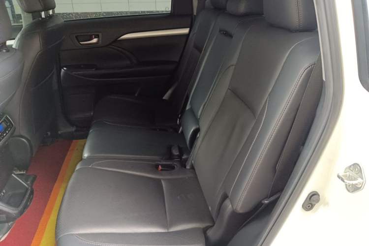 Used Toyota Highlander 2018 2.0T Four-Wheel Drive Luxury Version 7 Seats China VI Standard Left Rear Seat