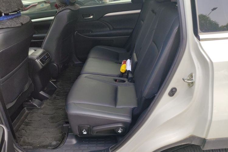 Used Toyota Highlander 2018 2.0T Four-Wheel Drive Luxury Version 7 Seats China VI Standard Left Rear Seat