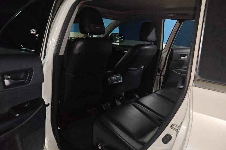 Used Toyota Highlander 2018 2.0T Four-Wheel Drive Luxury Edition 7 Seats China V Emission Standard Left Rear Seat