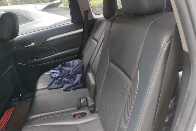 Used Toyota Highlander 2018 2.0T Four-Wheel Drive Luxury Version 7 Seats China VI Standard Left Rear Seat
