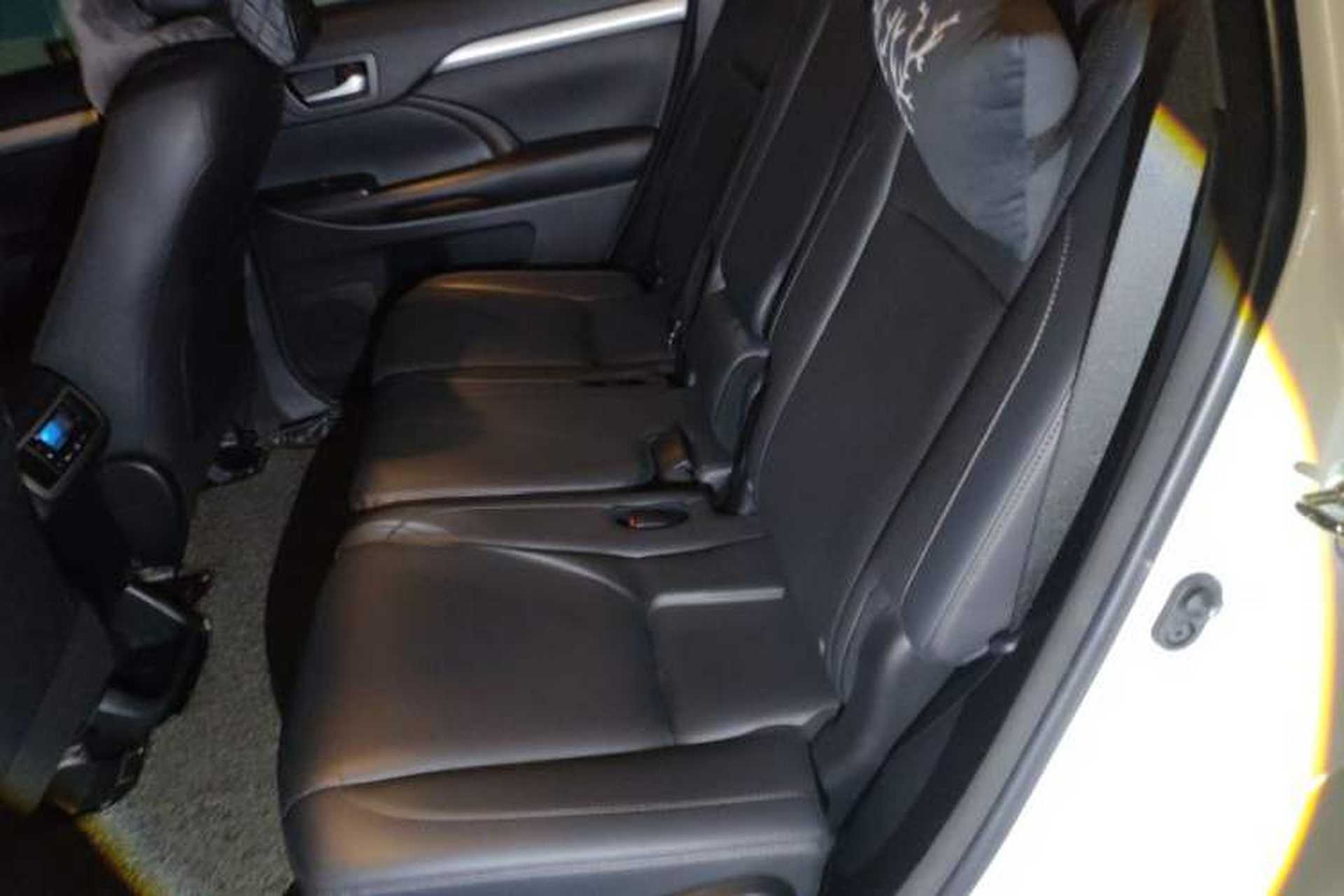 Used Toyota Highlander 2018 2.0T Four-Wheel Drive Luxury Edition 7 Seats China V Emission Standard Left Rear Seat