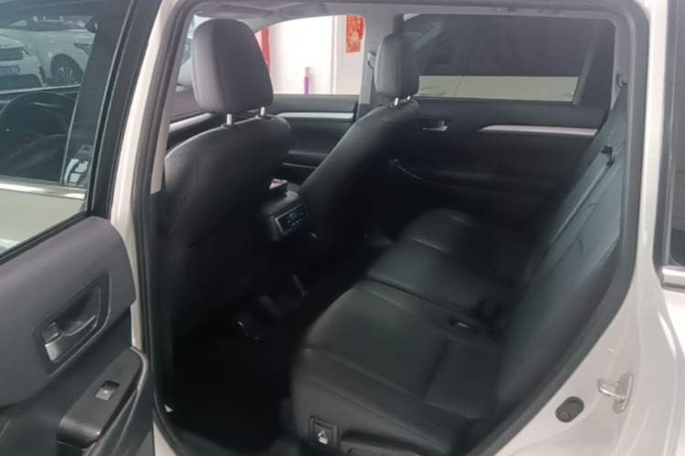 Used Toyota Highlander 2018 2.0T Four-Wheel Drive Luxury Version 7 Seats China VI Standard Left Rear Seat