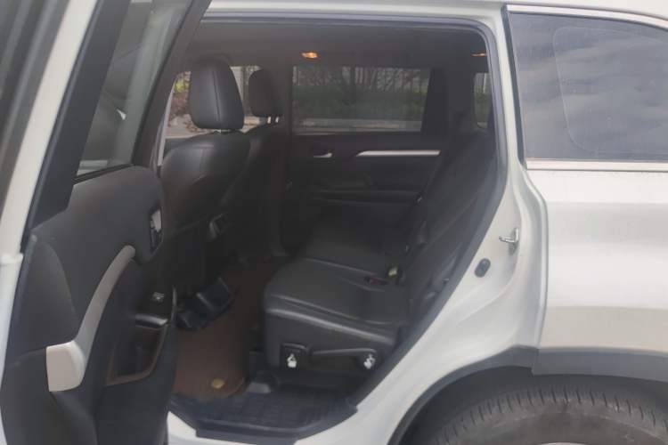 Used Toyota Highlander 2018 2.0T Four-Wheel Drive Luxury Version 7 Seats China VI Standard Left Rear Seat