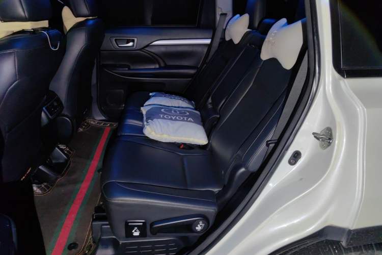 Used Toyota Highlander 2018 2.0T Four-Wheel Drive Luxury Version 7 Seats China VI Standard Left Rear Seat