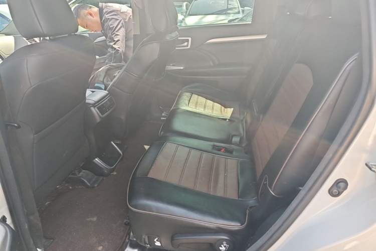 Used Toyota Highlander 2018 2.0T Four-Wheel Drive Luxury Edition 7 Seats China V Emission Standard Left Rear Seat