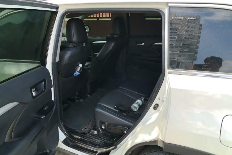 Used Toyota Highlander 2018 2.0T Four-Wheel Drive Luxury Version 7 Seats China VI Standard Left Rear Seat