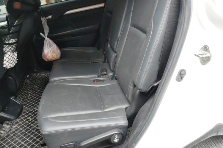 Used Toyota Highlander 2018 2.0T Four-Wheel Drive Luxury Version 7 Seats China VI Standard Left Rear Seat