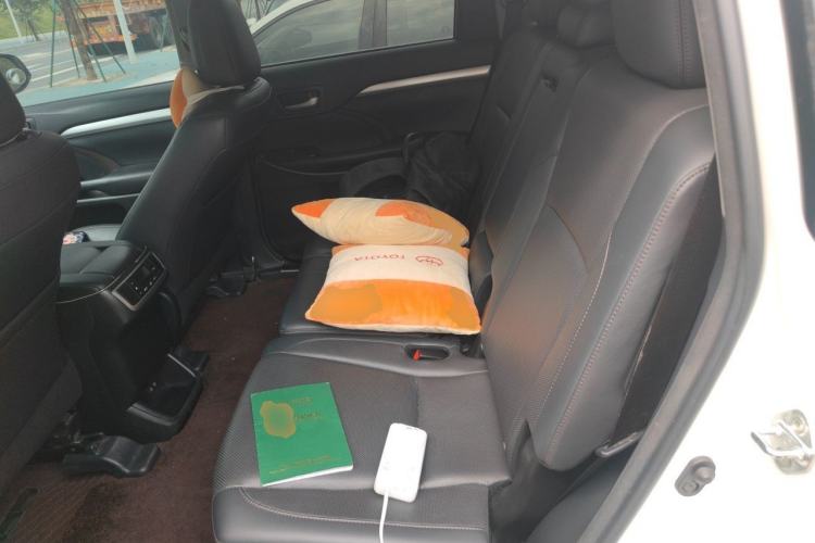 Used Toyota Highlander 2018 2.0T Two-Wheel-Drive Luxury Edition 7 Seats Emission Standard China V Left Rear Seat