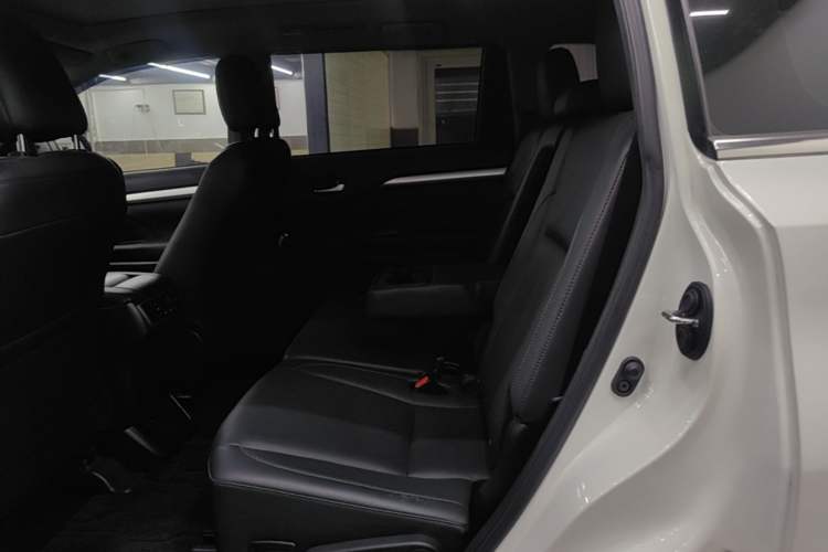 Used Toyota Highlander 2018 2.0T Four-Wheel Drive Luxury Version 7 Seats China VI Standard Left Rear Seat