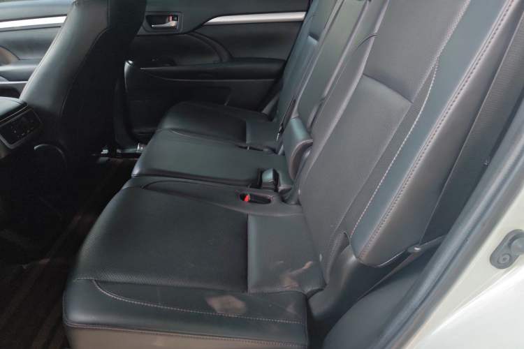 Used Toyota Highlander 2018 2.0T Four-Wheel Drive Luxury Version 7 Seats China VI Standard Left Rear Seat