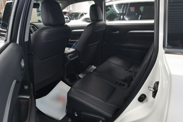 Used Toyota Highlander 2018 2.0T Four-Wheel Drive Luxury Version 7 Seats China VI Standard Left Rear Seat