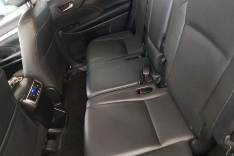 Used Toyota Highlander 2018 2.0T Four-Wheel Drive Luxury Version 7 Seats China VI Standard Left Rear Seat