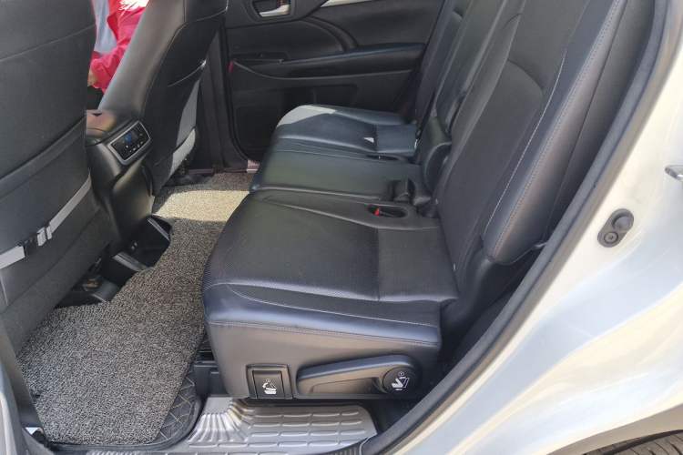 Used Toyota Highlander 2018 2.0T Four-Wheel Drive Luxury Edition 7 Seats China V Emission Standard Left Rear Seat