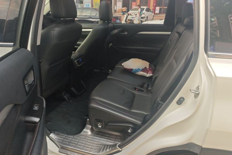 Used Toyota Highlander 2018 2.0T Four-Wheel Drive Luxury Edition 7 Seats China V Emission Standard Left Rear Seat