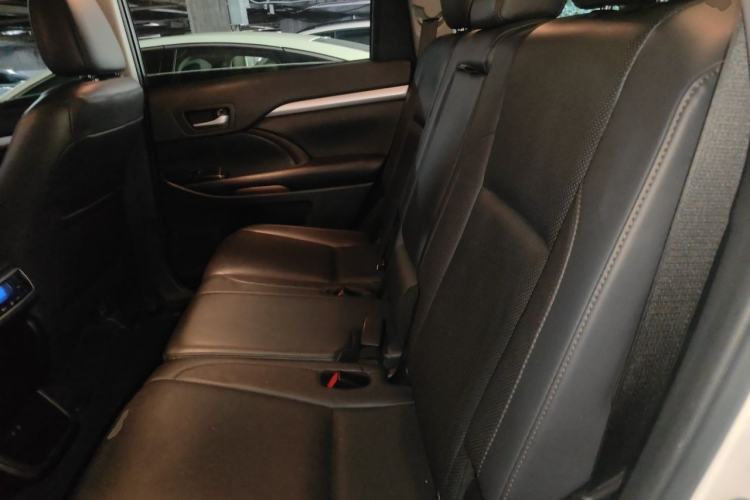 Used Toyota Highlander 2018 2.0T Four-Wheel Drive Luxury Edition 7 Seats China V Emission Standard Left Rear Seat