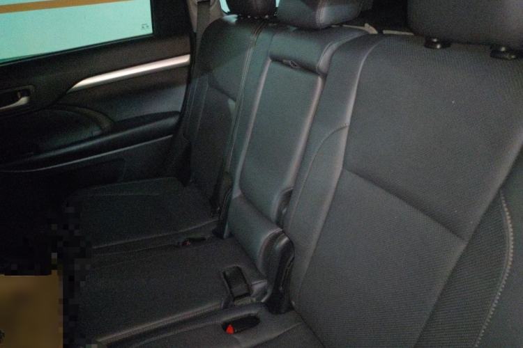 Used Toyota Highlander 2018 2.0T Four-Wheel Drive Luxury Version 7 Seats China VI Standard Left Rear Seat