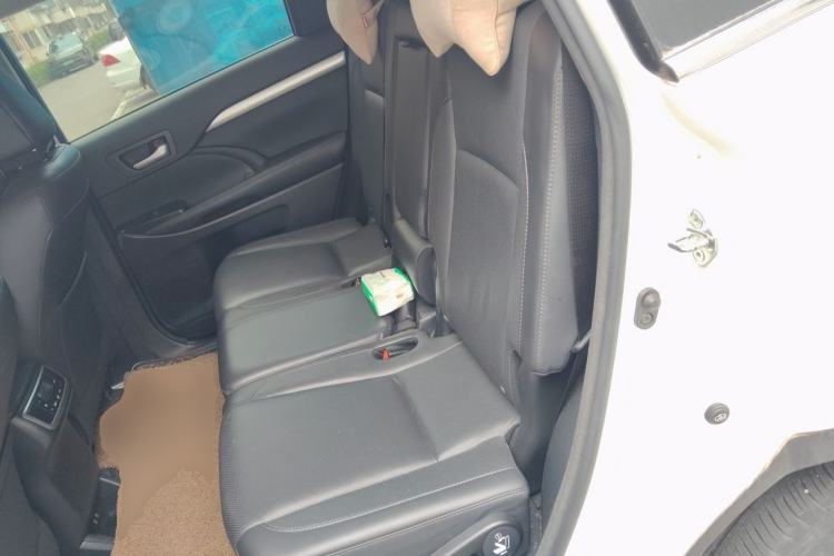 Used Toyota Highlander 2018 2.0T Four-Wheel Drive Luxury Edition 7 Seats China V Emission Standard Left Rear Seat