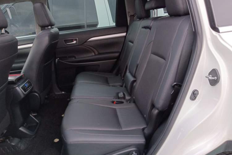 Used Toyota Highlander 2018 2.0T Four-Wheel Drive Prestige Version 7 Seats China VI Standard Left Rear Seat