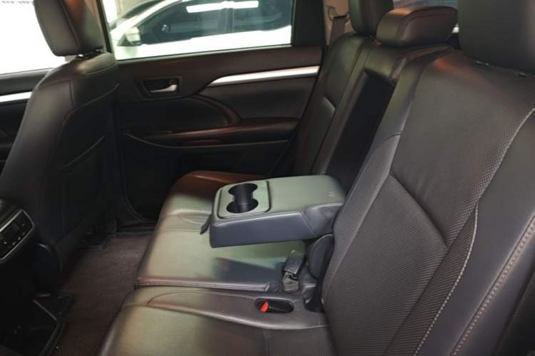 Used Toyota Highlander 2018 2.0T Four-Wheel Drive Luxury Version 7 Seats China VI Standard Left Rear Seat
