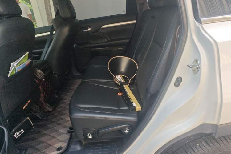 Used Toyota Highlander 2018 2.0T Four-Wheel Drive Luxury Version 7 Seats China VI Standard Left Rear Seat