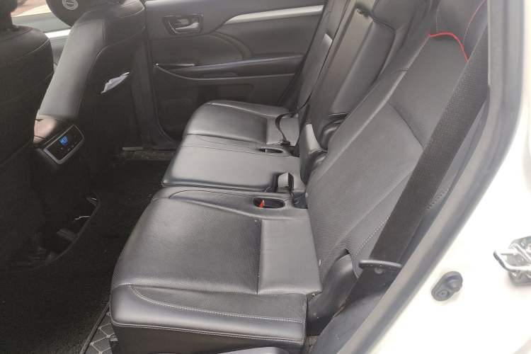 Used Toyota Highlander 2018 2.0T Four-Wheel Drive Luxury Version 7 Seats China VI Standard Left Rear Seat