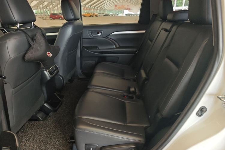 Used Toyota Highlander 2018 2.0T Two-Wheel-Drive Luxury Edition 7 Seats Emission Standard China V Left Rear Seat