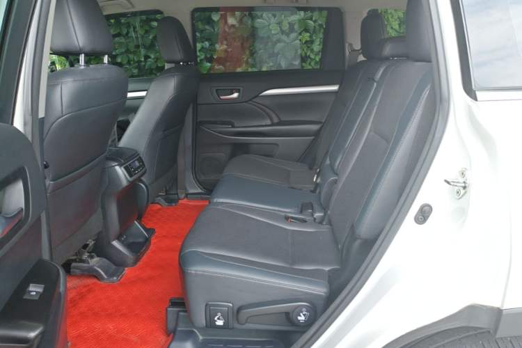 Used Toyota Highlander 2018 2.0T Four-Wheel Drive Luxury Edition 7 Seats China V Emission Standard Left Rear Seat