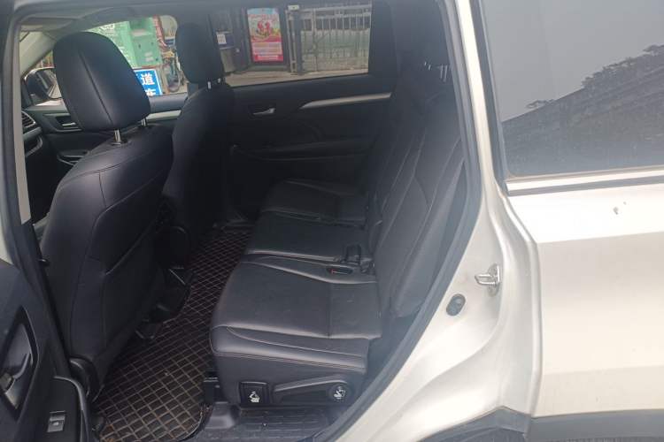 Used Toyota Highlander 2018 2.0T Four-Wheel Drive Luxury Edition 7 Seats China V Emission Standard Left Rear Seat