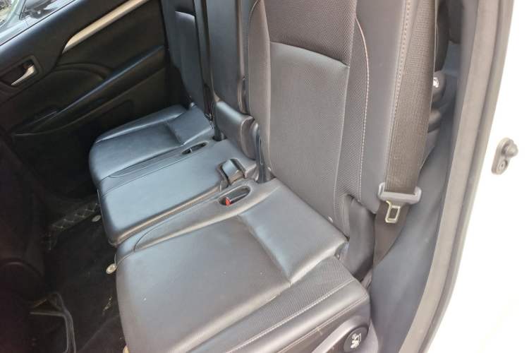 Used Toyota Highlander 2018 2.0T Four-Wheel Drive Luxury Edition 7 Seats China V Emission Standard Left Rear Seat